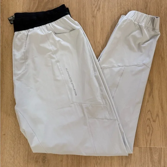 Alphalete men’s Light Gray Joggers Studio Pant - Picture 3 of 7